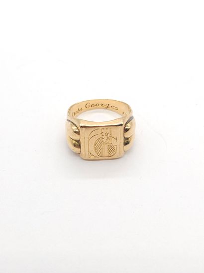 CHEVALIERE in 750° yellow gold 
Weight: 8.05...