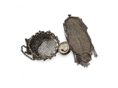 SMALL purse in 800° silver 
Clasp adorned...