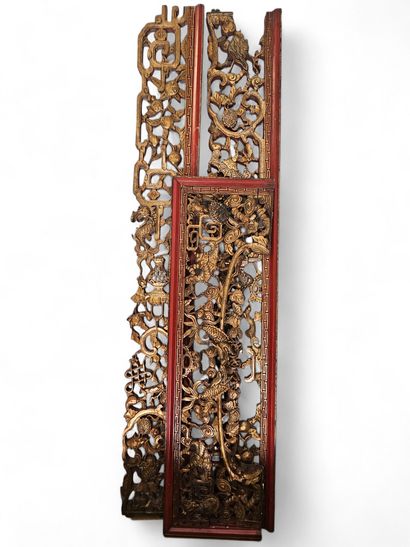 Asian work
Portico in carved red and gilded...