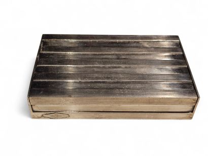 VACCO
Rectangular silver-plated metal cigarette...