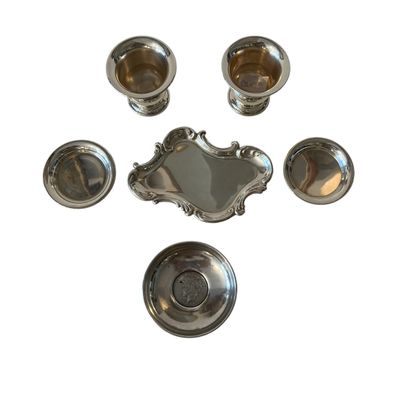 BALDWIN MILLER
Pair of small Medici-shaped...