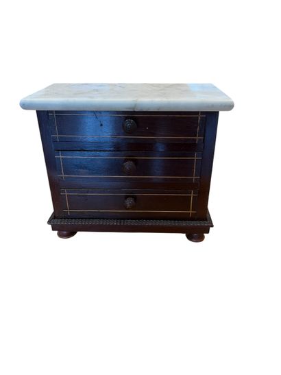SET of ten pieces of dolls' furniture in...