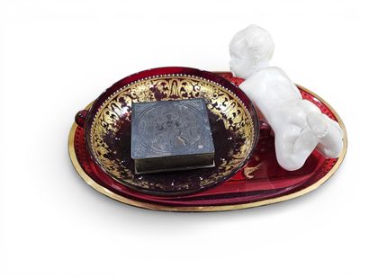 Trinket set 
Includes
Red and gold glass...