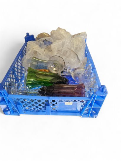 Glassware, crockery and miscellaneous se...