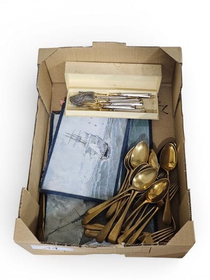 BIBELOTS SET including : 
Three reproductions...