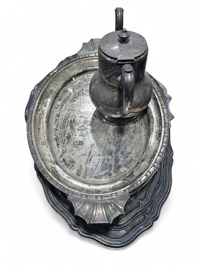 Silver and white metal set
Comprising
Dishes...