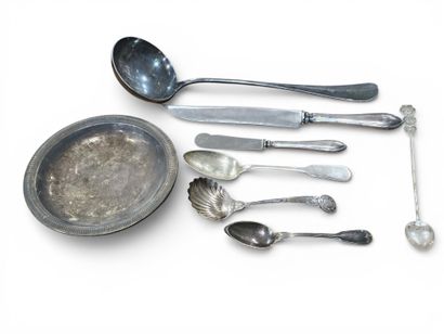 silver-plated metal set including :
A ladle...