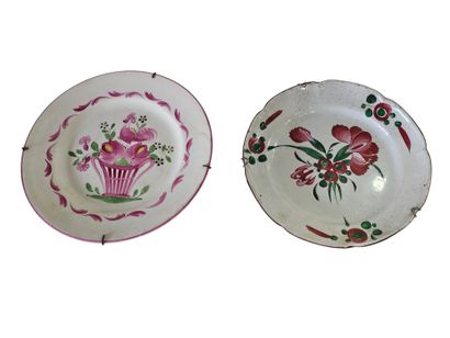 LUNEVILLE 20th century 
Round porcelain plate...