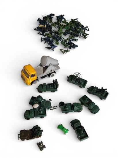 Toy set including :
Starlux soldier
Lots...