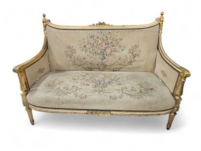 Louis XVI style bench seat
Floral fabrics
As...