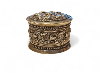 INDIAN WORK 20th century 
Round box in 800°...