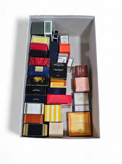 SET of 30 perfume miniatures