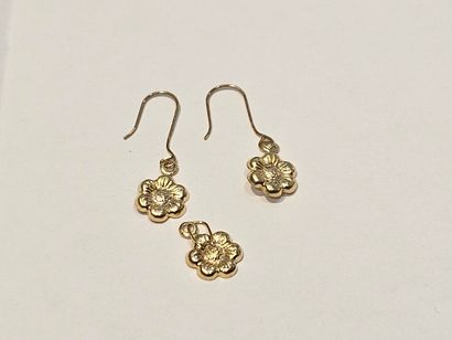 PART of a set in 750° yellow gold
Weight:...