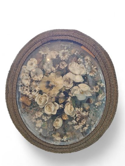 WEDDING BOUQUET in a gilded wood oval frame
Dim...