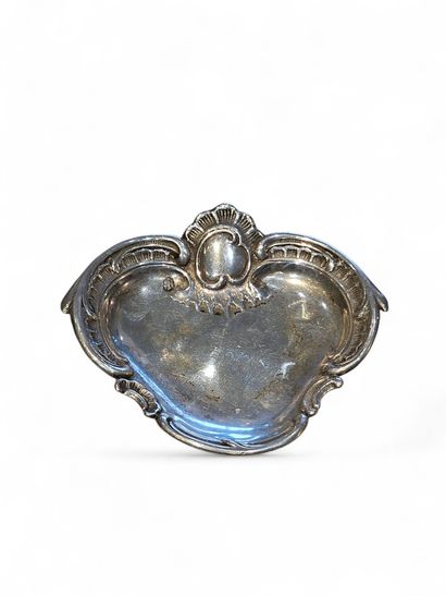 800° silver pedestal COQUETIER with draped...