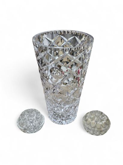 FRENCH WORK 1960
Large engraved crystal vase
H....