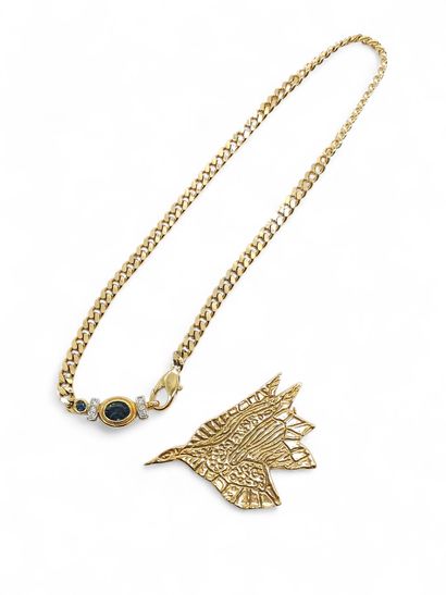 GOLDEN METAL NECKLACE adorned with a close-set...