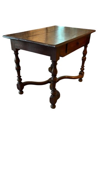 Rectangular molded wood TABLE Opening to...