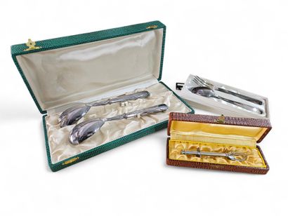 SILVER METAL SET including :
Two-piece salad...