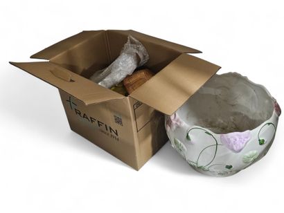 Trinket set including
Pot covers, dishes,...