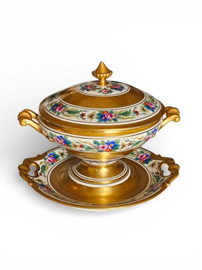 LIMOGES (20th century)
Porcelain SOUPIERE...