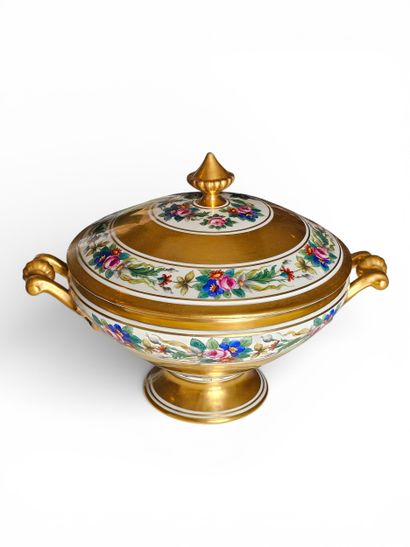 LIMOGES (20th century)
Porcelain SOUPIERE...