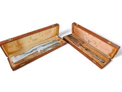 GATE SHELF in silver-plated metal
A carving...