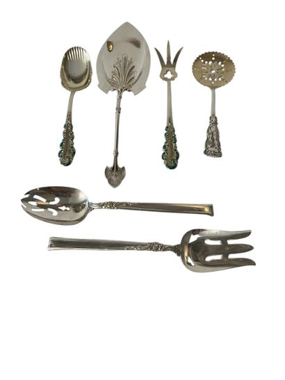 W.M.A.ROGERS by ONEIDA SILVERSMITHS
Two pieces...