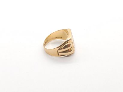 CHEVALIERE in 750° yellow gold 
Weight: 8.05...