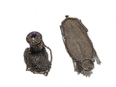 SMALL purse in 800° silver 
Clasp adorned...