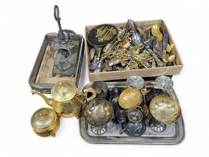Silver and gilt metal set 
Housewares set
Teapot,...