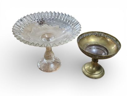 BRASS AND BRONZE SET including : 
Three candlesticks...