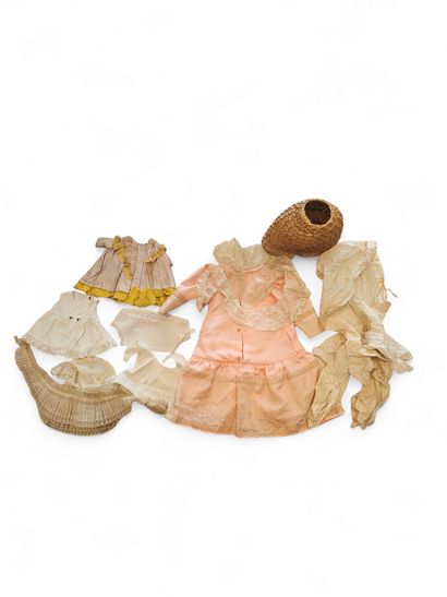 POUPEES ACCESSORY SET including : 
Woven...