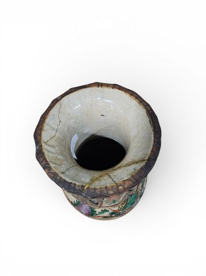 Nanjing 20th century
Cracked porcelain vase
Size:...