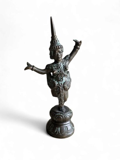 THAILAND
Bronze statuette of a dancer 
Size:...