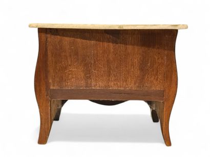 Tombou-shaped doll's chest of drawers in...