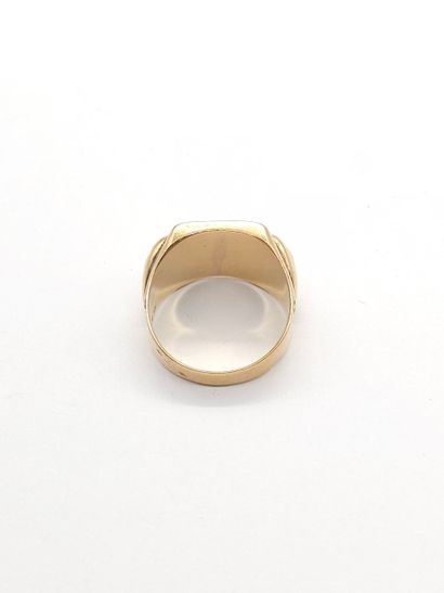 CHEVALIERE in 750° yellow gold 
Weight: 8.05...
