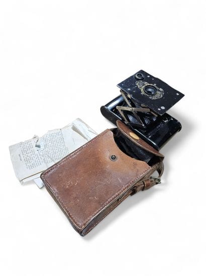 VEST POCKET KODAK 
Film camera 
In leather...