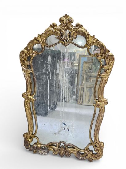 Louis XV style mirror
Size: 116 x 72cm
As...