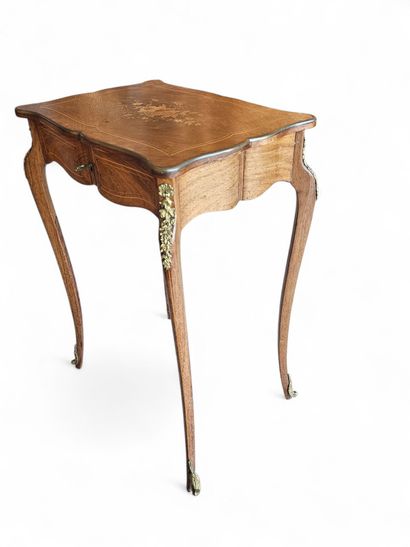XXth century work in the Louis XV style
Veneered...
