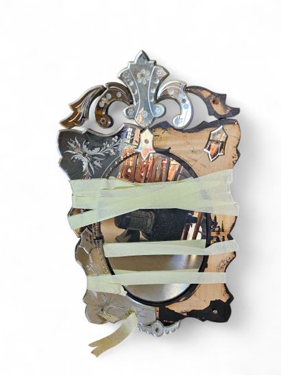 ITALIAN WORK 20th century
Venetian oval pediment...