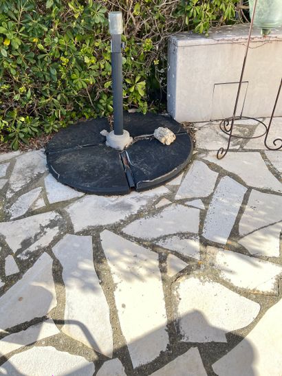 Dans le jardin
Ensemble de meubles comprenant...