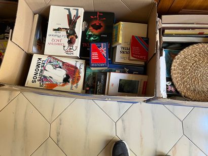 Dans la chambre 2
Dans la bibliothèque et...