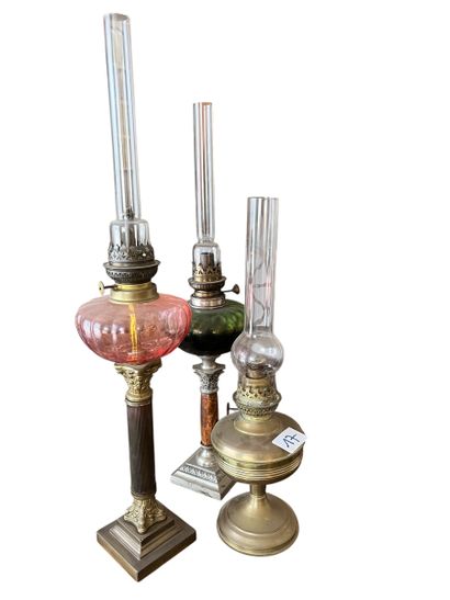ENSEMBLE DE TROIS LAMPES A PETROLE