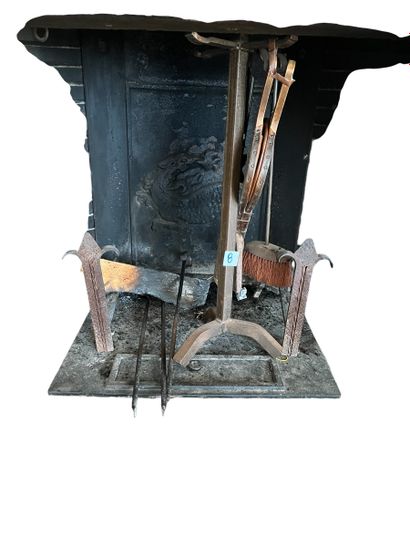 Sur la cheminée
Souvenirs de voyage et nécessaire...