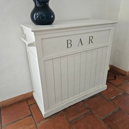 COMPTOIR BAR en bois blanc 
Dim: 105 x 120...