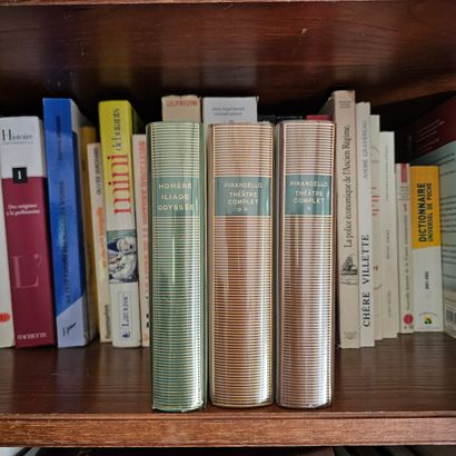ENSEMBLE DE LIVRES BROCHES ET RELIES
Notamment...
