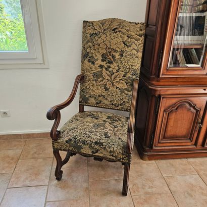 ENSEMBLE DE MOBILIERS comprenant :
Un lit...