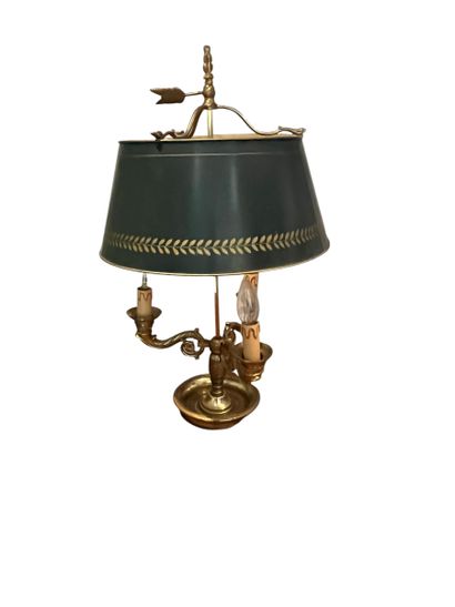 LAMPE BOUILLOTTE en bronze doré à deux bras...