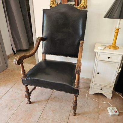 ENSEMBLE DE MOBILIERS comprenant :
Un lit...